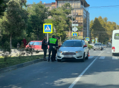 На перекрёстке в Анапе таксист сбил человека