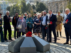 Делегация из Анапы почтила память Героев Керчи