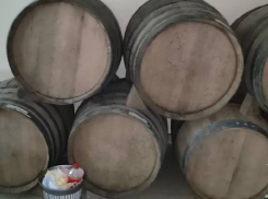 В Анапе изъяли около 6 тонн незаконного алкоголя – на винодельне и в торговых точках