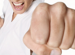 В Анапе женщина избила мужа на глазах у полицейского