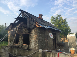 В Гостагаевской под Анапой из-за телевизора сгорел жилой дом