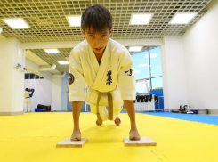 Отжался 777 раз: в Анапе юный спортсмен побил рекорд турнира по восточным единоборствам