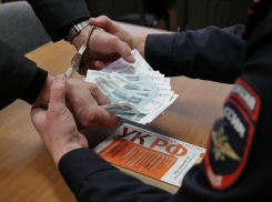  Замначальника Анапского отдела судебных приставов получил 200 тысяч рублей