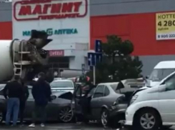 Прямо сейчас в Анапе массовое ДТП с четырьмя машинами