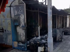 Пожар на Пионерском проспекте: горели торговые ролеты