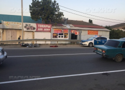 Мотоциклист, попавший в аварию в Анапе, умер по пути в больницу