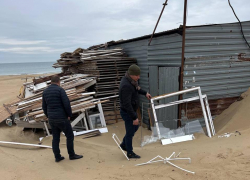 После публикации в "Блокноте" на пляжах Анапы начали наводить порядок