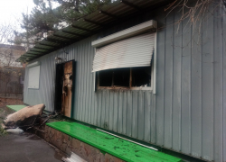 В Анапе горела баня, а в Гай-Кодзоре спасатели снимали мужчину с 7-метровой высоты