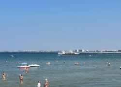 "Как в духовке": на пляжах Анапы жарко и ветрено