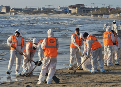 Новый выброс нефтепродуктов в Анапе оперативно убрали