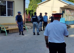 В Анапе около 200 человек незаконно жили в закрытом лагере 