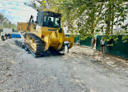 В Анапе обновляют дорогу к городскому кладбищу