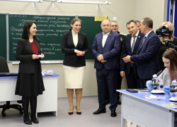  Новую школу в Анапе посетили депутат Госдумы Иван Демченко и спикер ЗСК Юрий Бурлачко