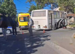 В Анапе серьезное ДТП: пассажирский автобус врезался в легковушку   