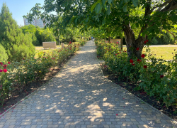 В Анапе продолжается работа по благоустройству общественных пространств