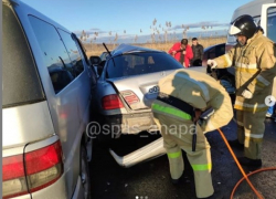 В Анапе несколько машин разнесло вдребезги, а в пожаре погибла женщина