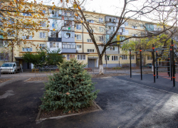 Детская площадка и урны: 12 микрорайон в Анапе преобразился