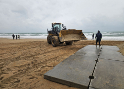 Анапа приступила к обновлению пляжей после загрязнения