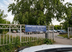 У ж/д вокзала Анапы появились таблички с ценами на стоянку: жители спрашивают, где оставить машину бесплатно?