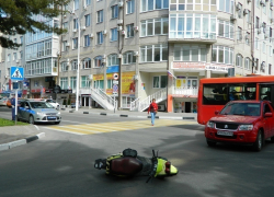 В Анапе опять авария с участием мопеда и легкового автомобиля