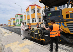 Школы, детсады и поликлиники: в Анапе отмечают День строителя