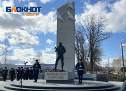 «Отдавшим жизни за други своя»: в Анапе торжественно открыли мемориал в честь анапских Героев СВО
