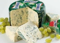 В Анапе изъяли и уничтожили сыры «Бри», «Дорблю» и «Пармезан»