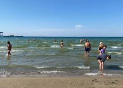 «Болото злостной вони» вместо моря: гости о Центральном пляже Анапы