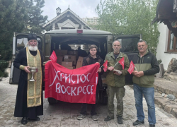 Прихожане анапских храмов передали военнослужащим автомобиль и гуманитарную помощь