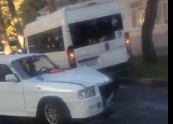 В Анапе маршрутка врезалась в «Волгу»