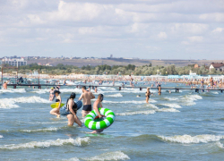 В Анапе введен запрет на купание в море с матрасами и кругами