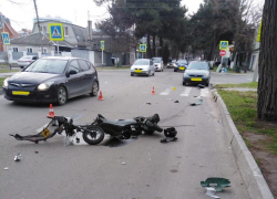 Появилось видео с места ДТП в Анапе. Скутерист доставлен в травматологию