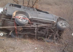 Недалеко от Анапы в результате ДТП водителя прижало под внедорожником