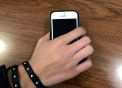 В Анапе рецидивист украл смартфон и деньги у двух мужчин