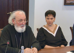 Отец Александр призвал анапчан не слушать зарубежную музыку в новогодние праздники