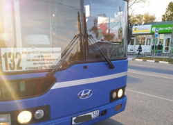 Водитель автобуса из-за того, что у пенсионерки не было наличных, увёз её в Анапскую