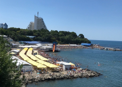 Море людей: обстановка на пляжах курорта