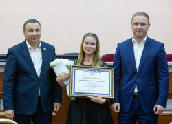 Мэр Анапы и председатель Совета отметили самых талантливых и активных молодых людей