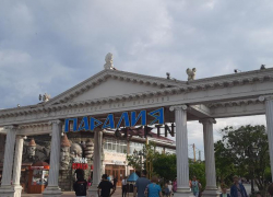 «Все некультурное население собирается там на летний шабаш»: жительница Подмосковья раскритиковала отдыхающих в Витязево 