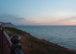 В день собирания осенних листьев в Анапе поднимется сильный ветер 