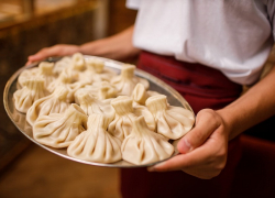 «Накорми нас, «Старик Хоттаб… ой, Хинкалыч»