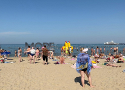 Анапа не спешит прощаться с туристами: в последний день лета еще многолюдно