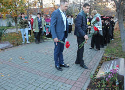 В Анапе возложили цветы в память о героине Кате Соловьяновой