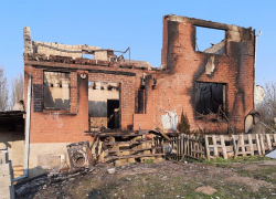 В Чеконе сгорел дом, а в Анапе подожгли гараж