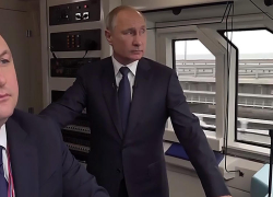 Владимир Путин, прилетев в Анапу, отправился на церемонию открытия движения по Крымскому мосту
