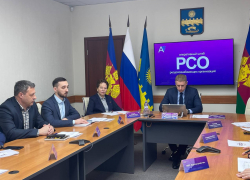 Вандалы исписали стены и сломали части ограждения спуска на улице Тургенева в Анапе