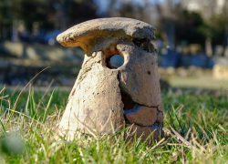 В анапском музее появились загадочные артефакты, которым больше пяти тысяч лет