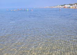 Кристально чистая: анапские туристы в восторге от чистейшей воды в Чёрном море