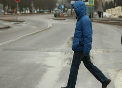 На дороге под Анапой водитель "Приоры" сбил двух пешеходов