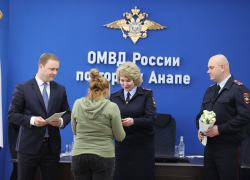 Жителям Херсонской и Запорожской областей в Анапе начали выдавать российские паспорта